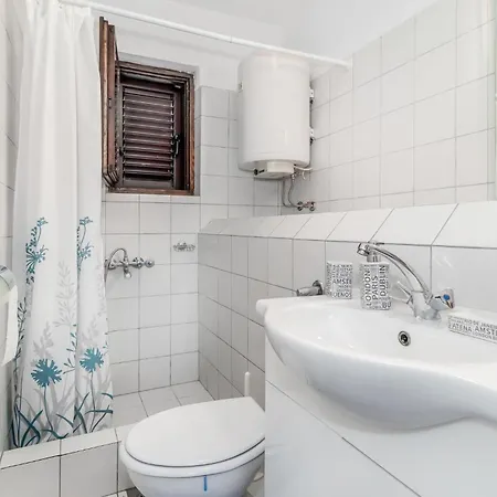 Stunning In Apartment Novi Vinodolski